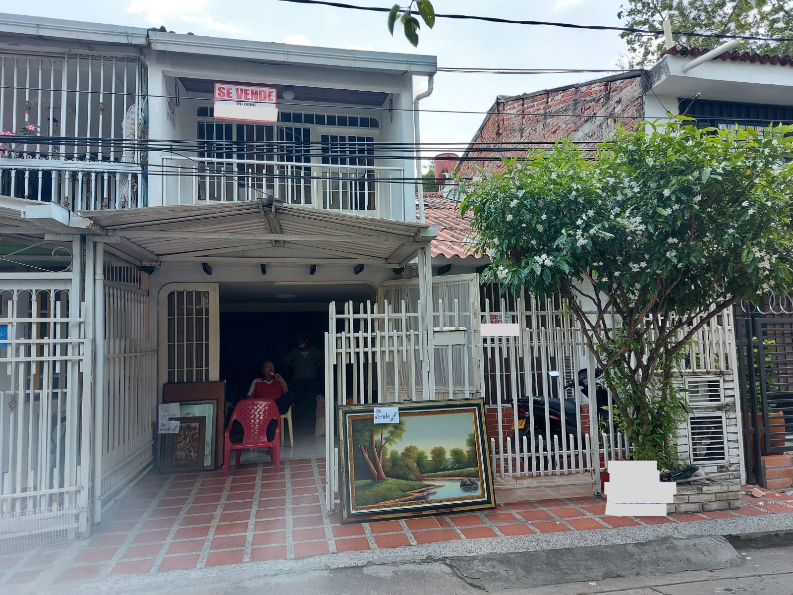 Casa de 2 pisos en el barrio Cambulos