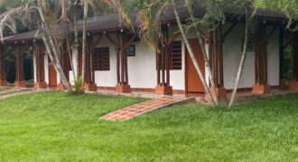 Casa campestre en conjunto cerrado, Riverita-Huila