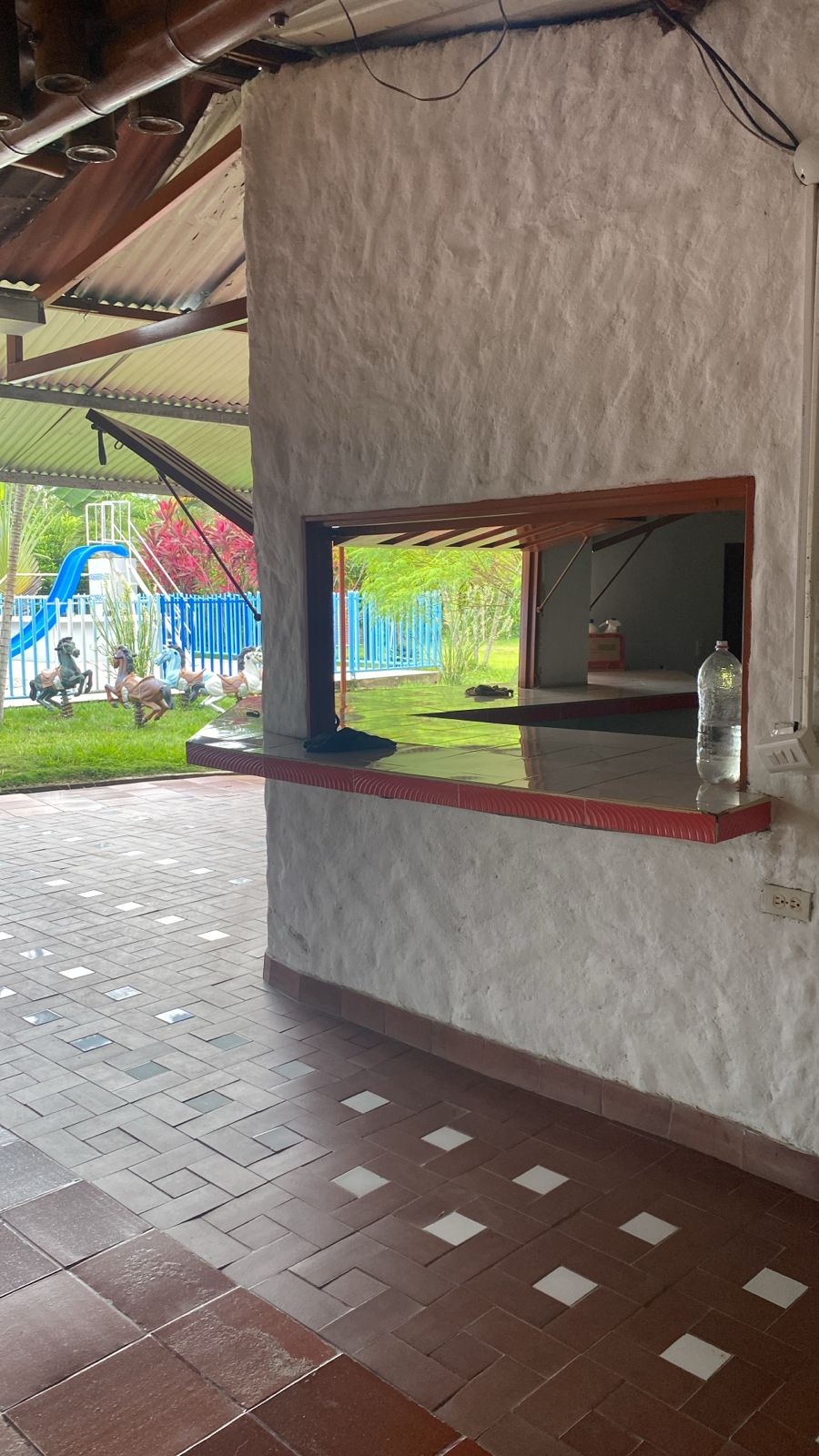 Casa campestre en conjunto cerrado, Riverita-Huila